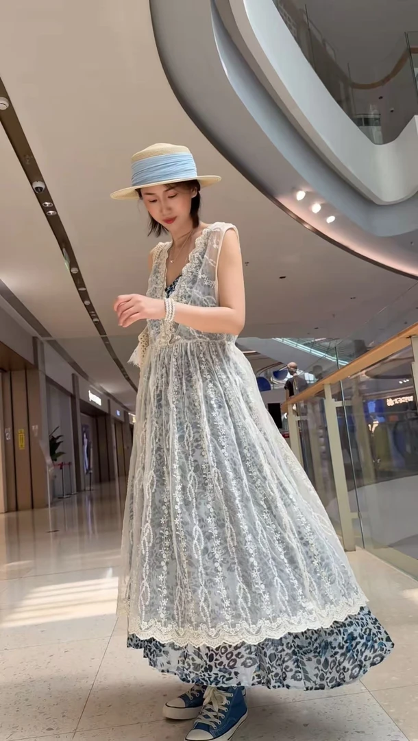【短袖】洋气蕾丝V领百搭连衣裙