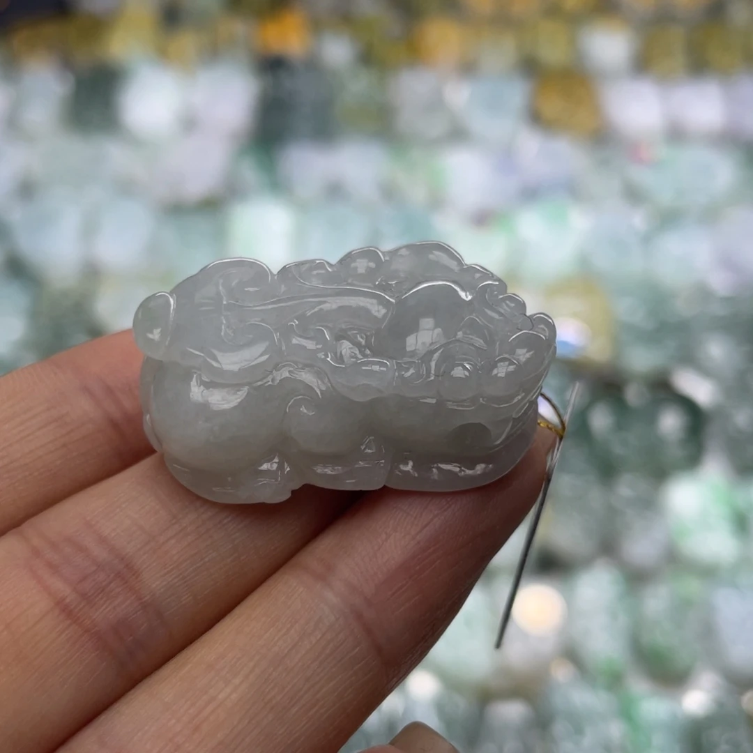 翡翠未镶嵌颈饰貔貅