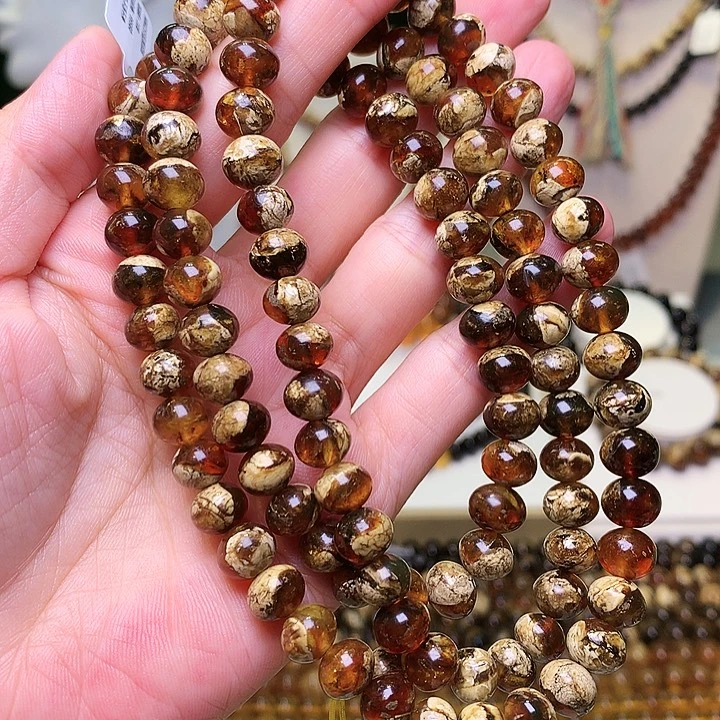 未镶嵌琥珀裸石8溶洞