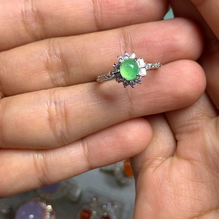 翡翠未镶嵌戒指银托镶嵌，可直接佩戴