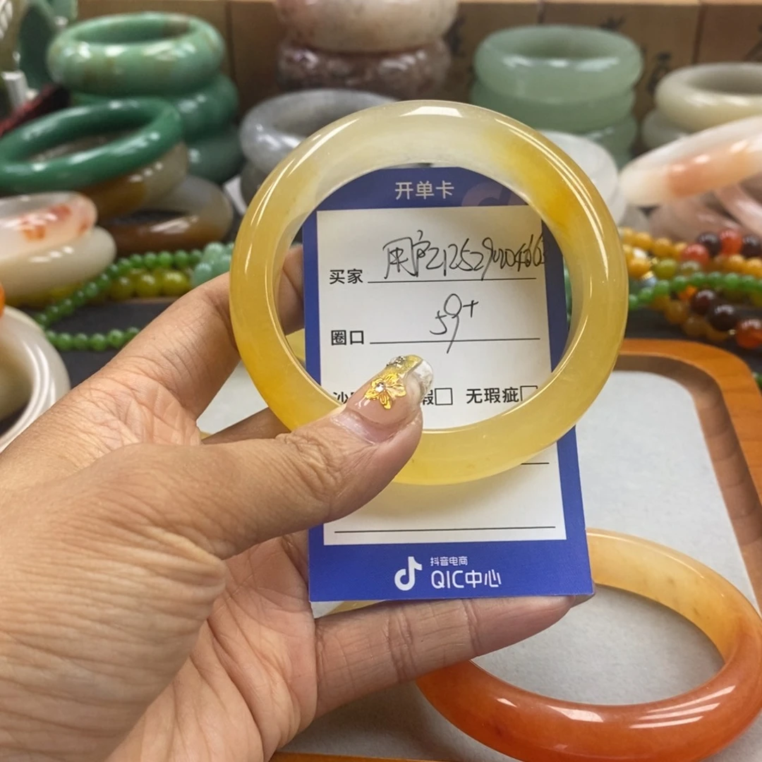 用***3石英质玉手镯未镶嵌