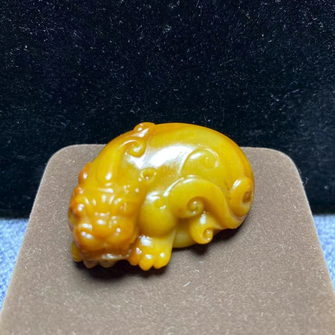 新疆和田玉 回头貔貅  天然沁色  半边留毛孔