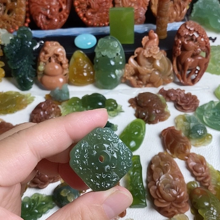 未镶嵌蛇纹石玉颈饰