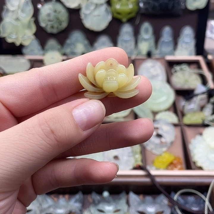 未镶嵌岫玉吊坠(赠链)