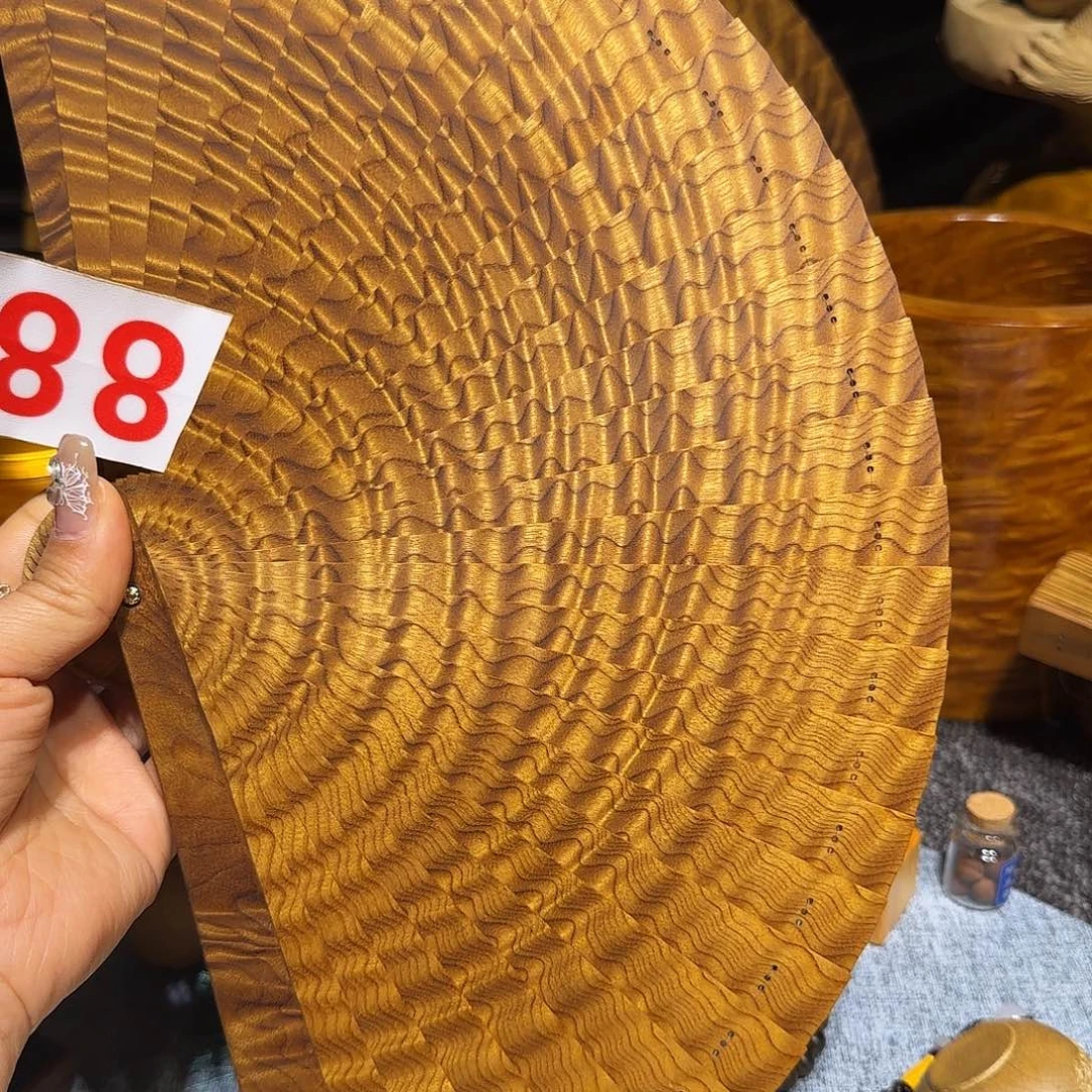 金丝楠人**途金丝楠手把件