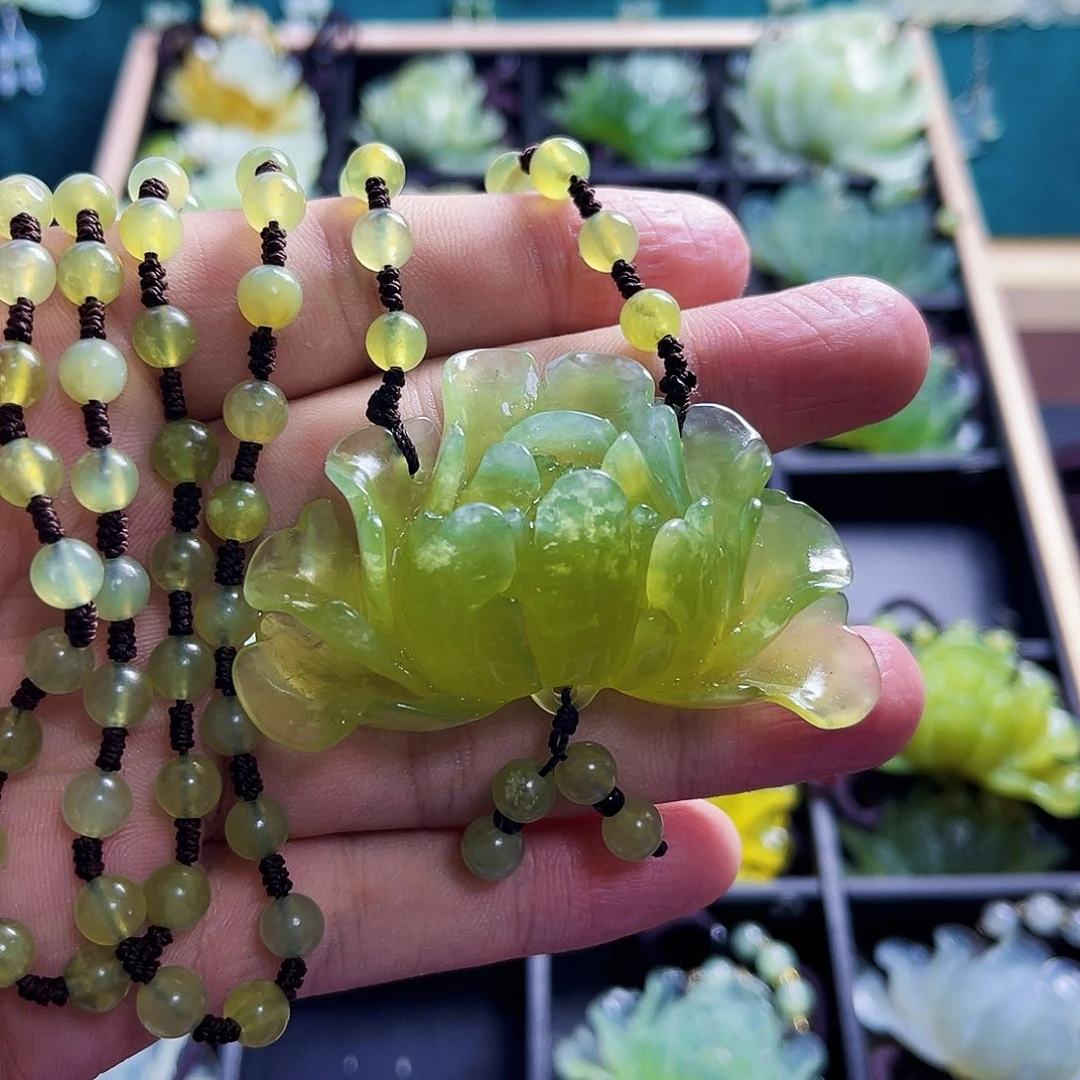 蛇纹石玉未镶嵌颈饰