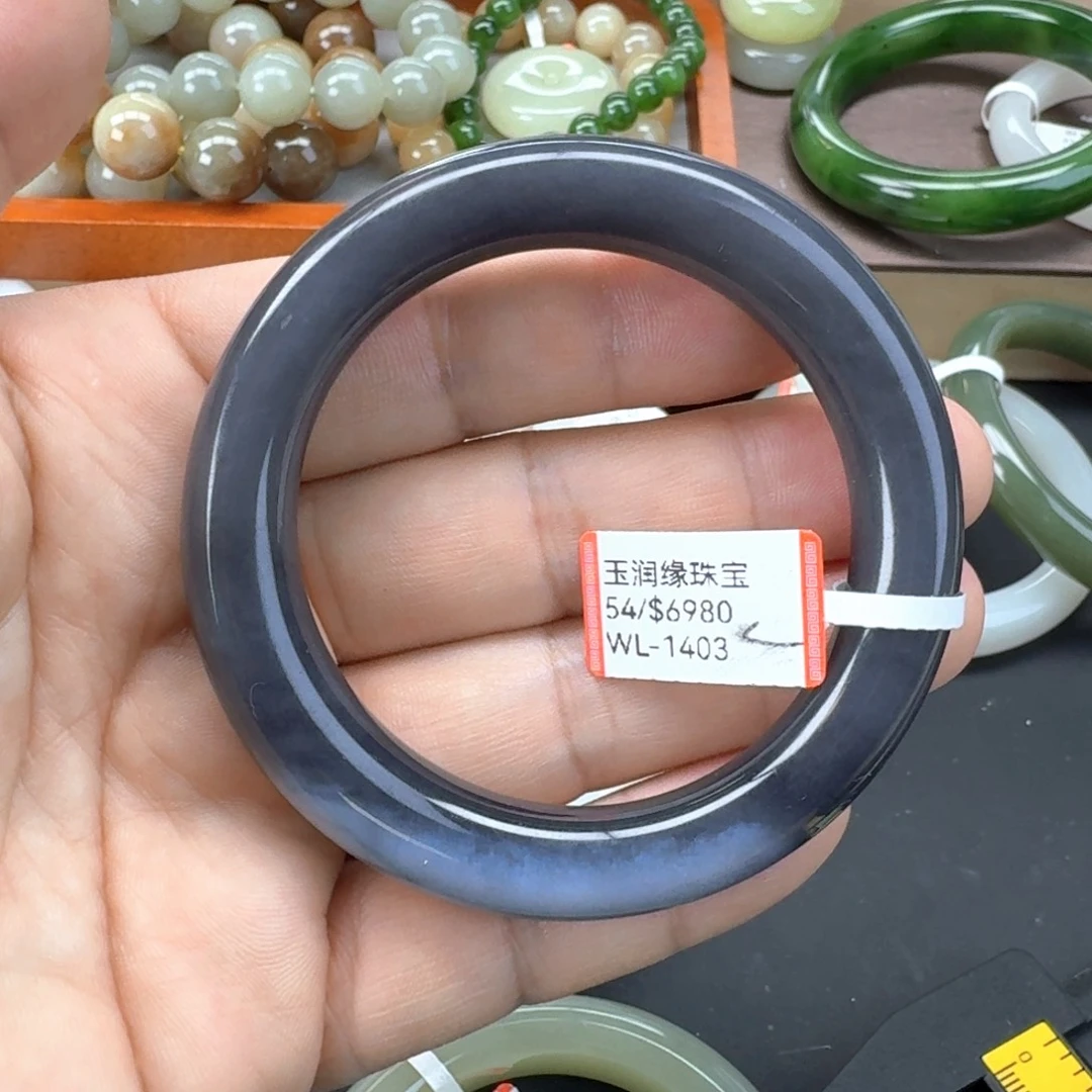 李***豪和田玉（糖玉）未镶嵌手镯