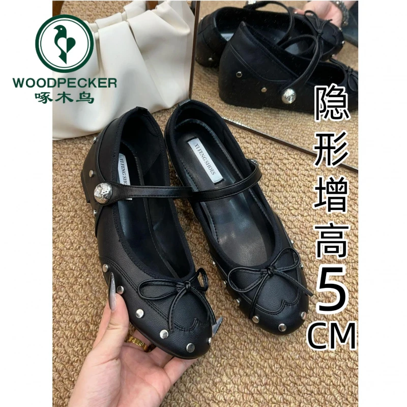 啄木鸟 内增高5cm蝴蝶结铆钉女鞋芭蕾鞋秋季2025新款一字扣带单鞋