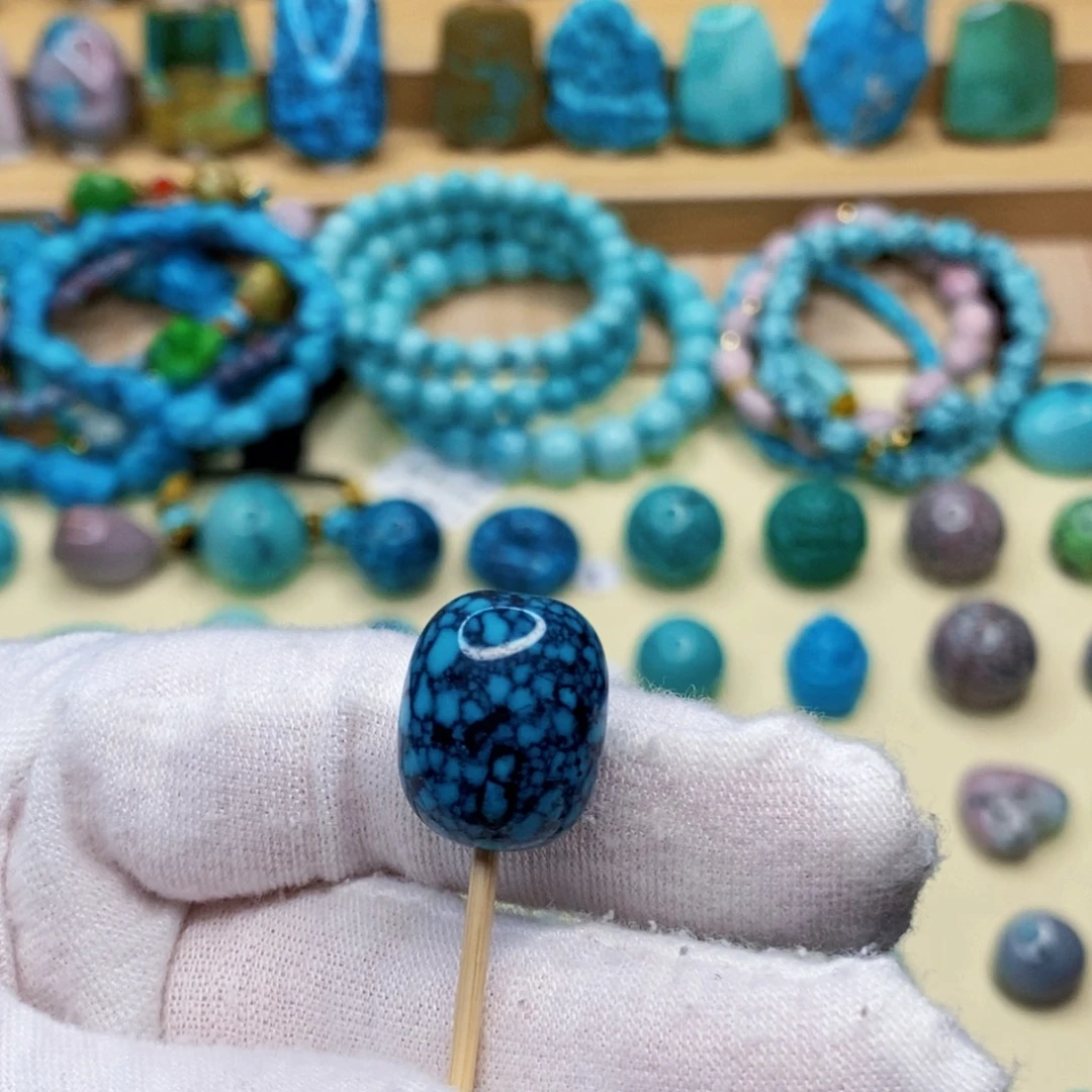 绿松石未镶嵌珠宝奇石