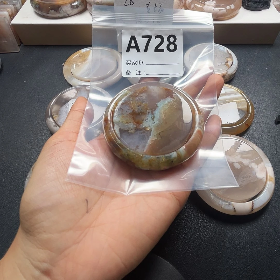 苏***格玛瑙/玉髓手镯合金