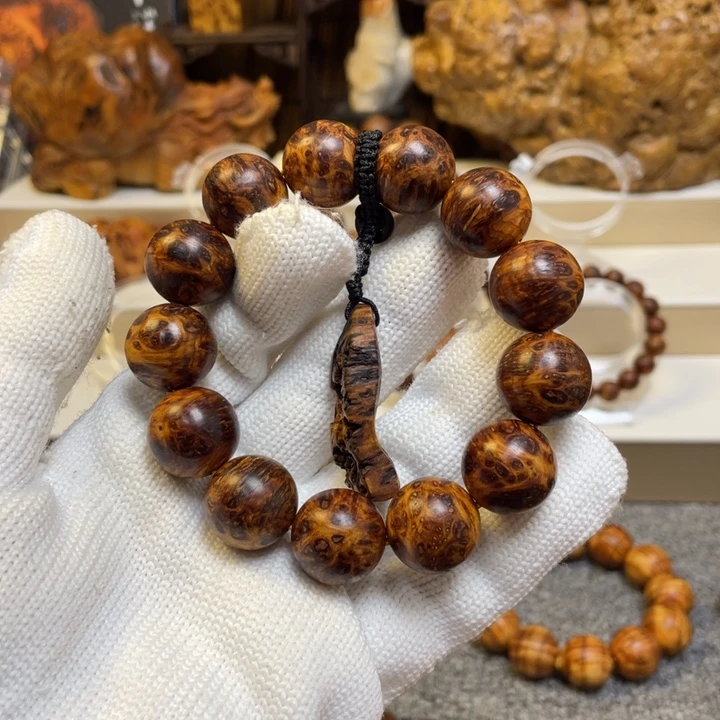 沃***源柏木（崖柏）太行崖柏2.0陈化黑金变异榴豹子点香料