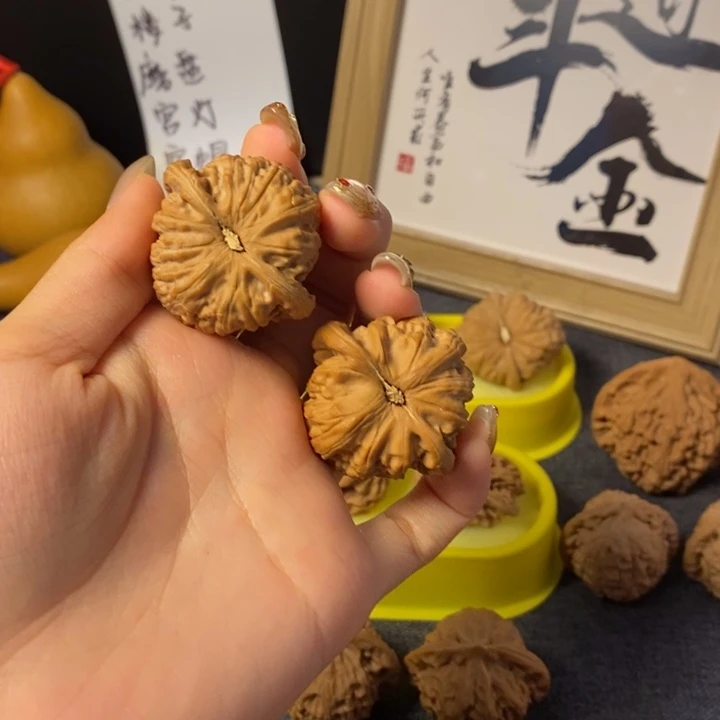 钢***7文玩核桃吊坠白狮子