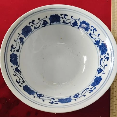 瓷片瓷片，各种摆件，均有瑕疵。沙锅！