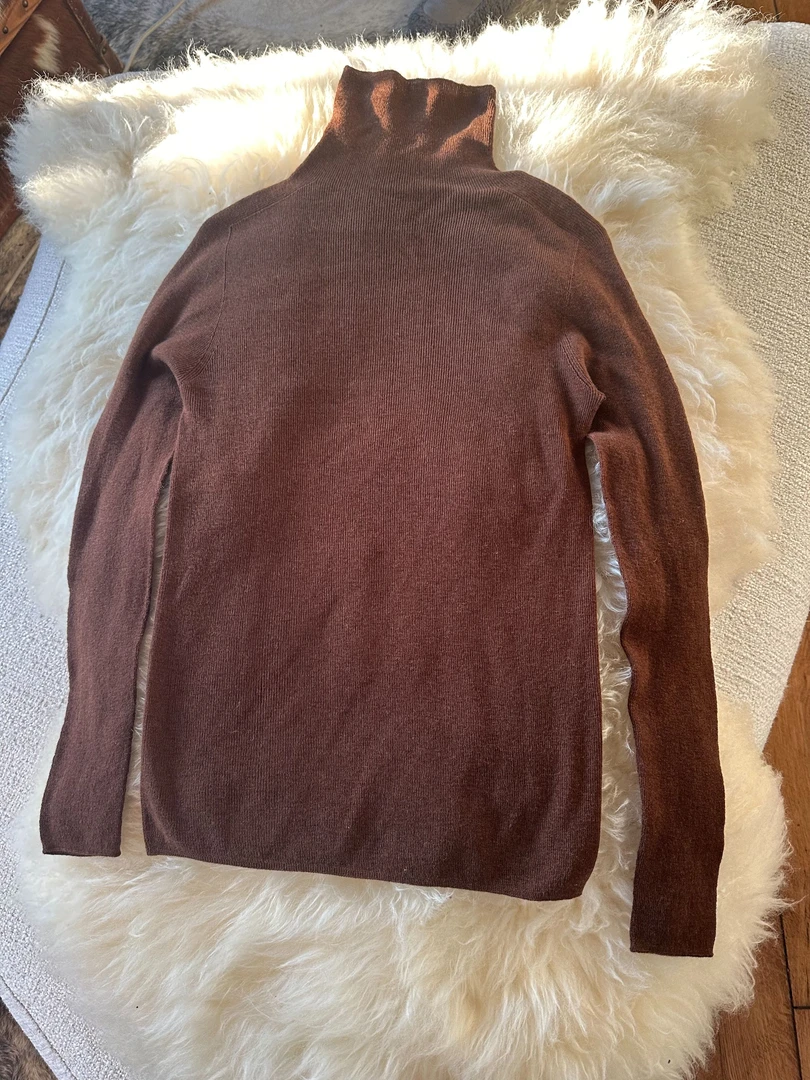 SENSE 25年 焦糖色扬子纱高领针织衫