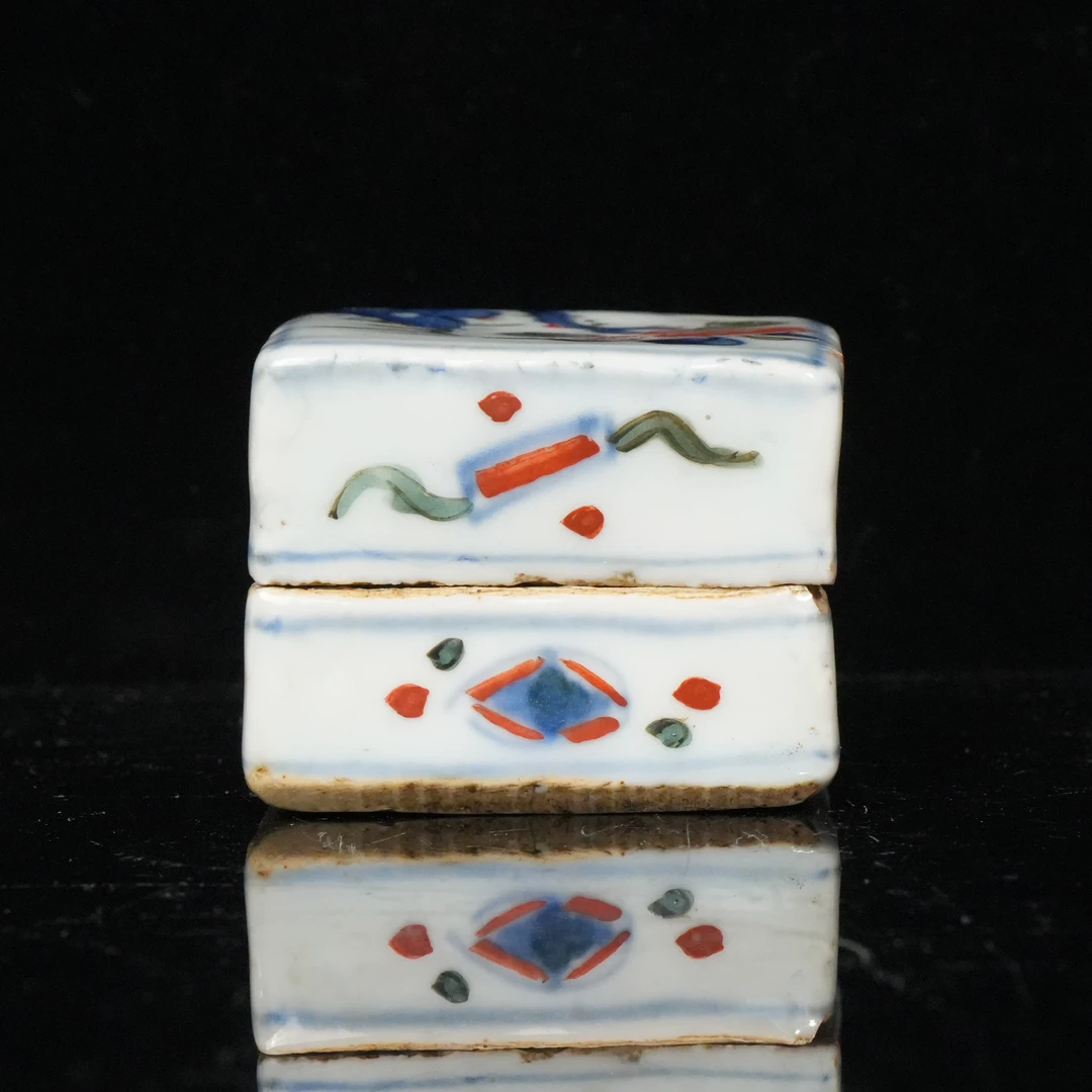 lot16549 6862 明晚期 青花加彩花卉盖盒 H4.5D5.5