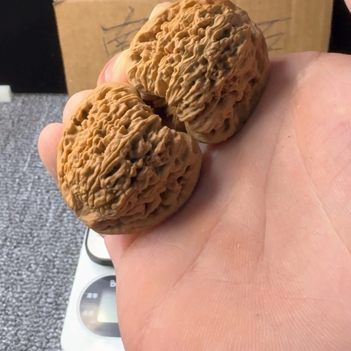 把件文玩核桃姜黄皮