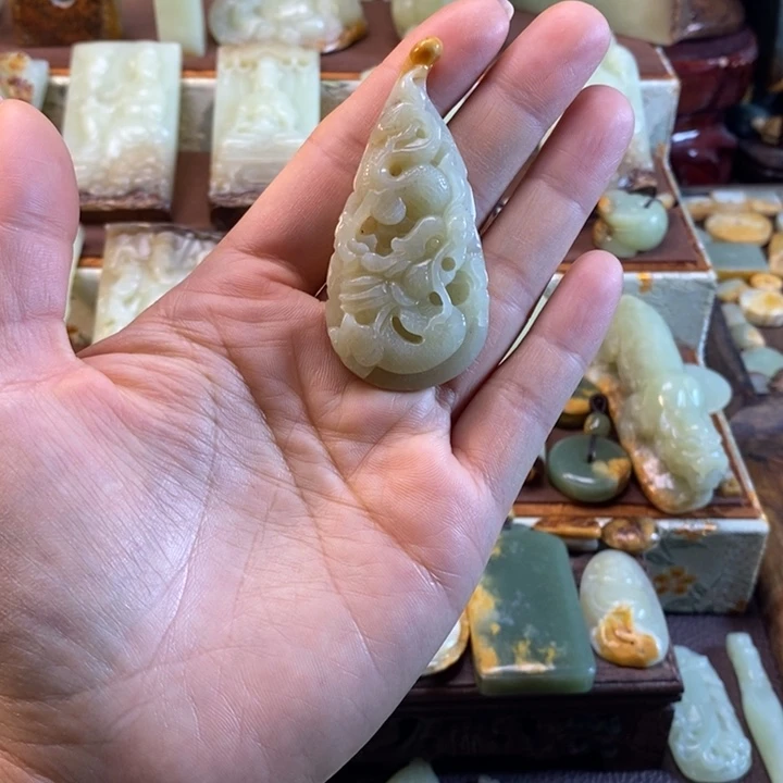 岫岩河磨玉（透闪石质玉）未镶嵌颈饰