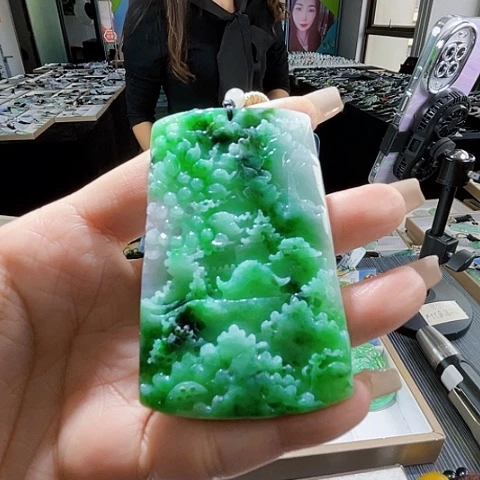 颈饰未镶嵌翡翠一个