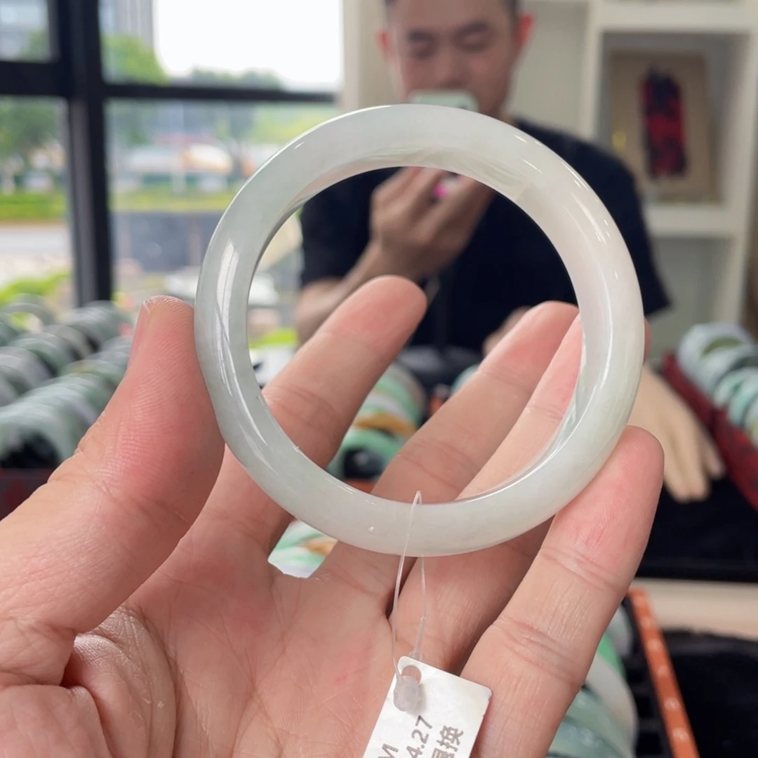 翡翠手镯未镶嵌～**贝手镯