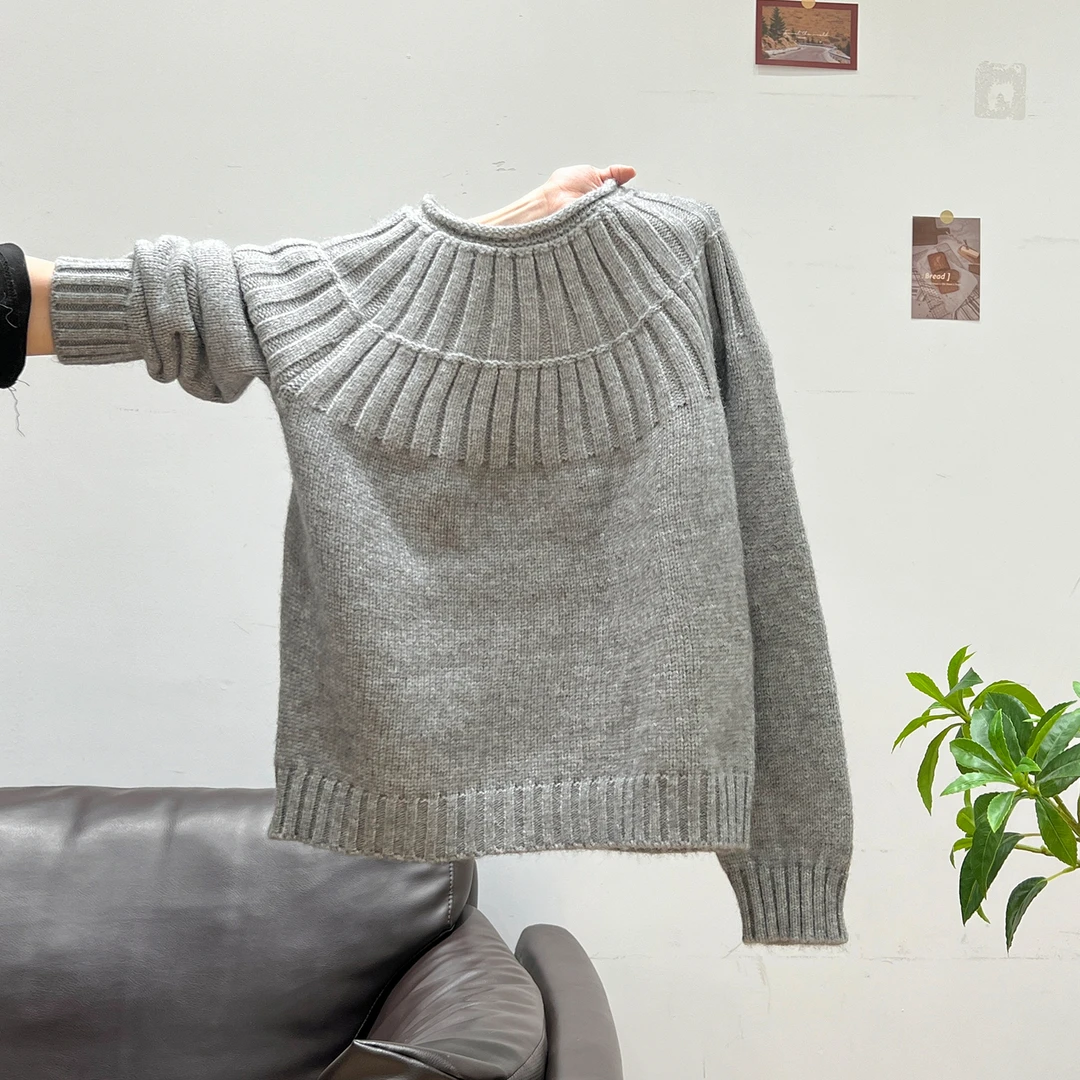 拉夏贝尔灰色圆领加厚毛衣女2025秋冬宽松外穿慵懒感韩系针织上衣