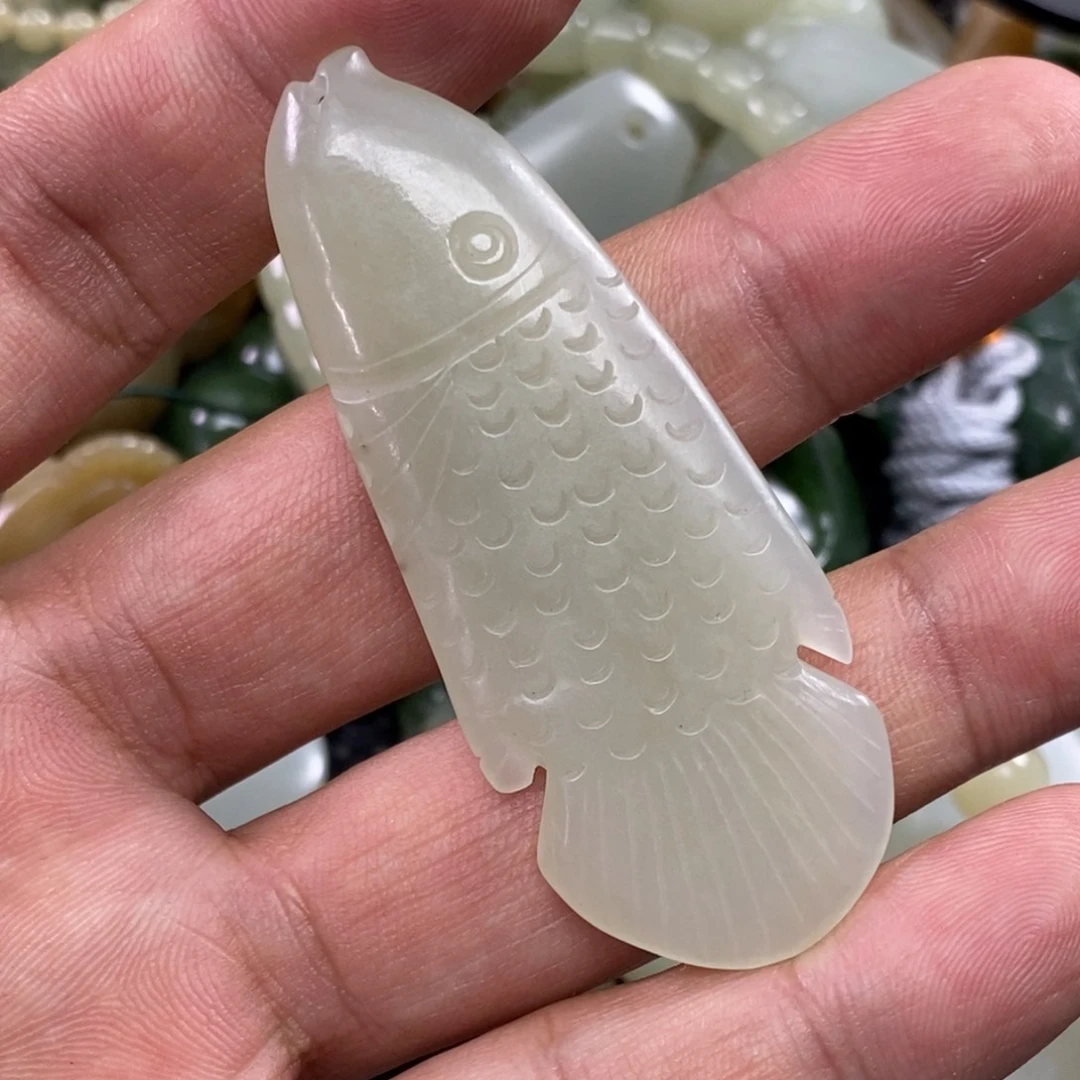 和田玉吊坠足铂镶嵌S**珊