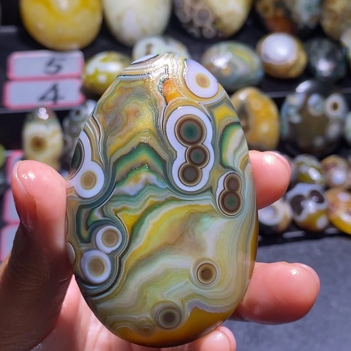 玛瑙/玉髓未镶嵌珠宝半成品90