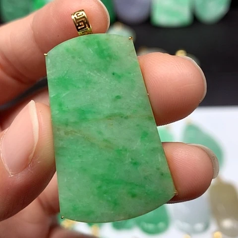 翡翠吊坠(不含链)18K金镶嵌