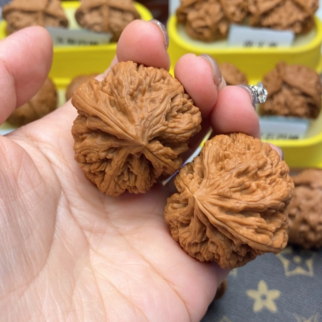 叫***李文玩核桃把件828号粗筋猫头鹰