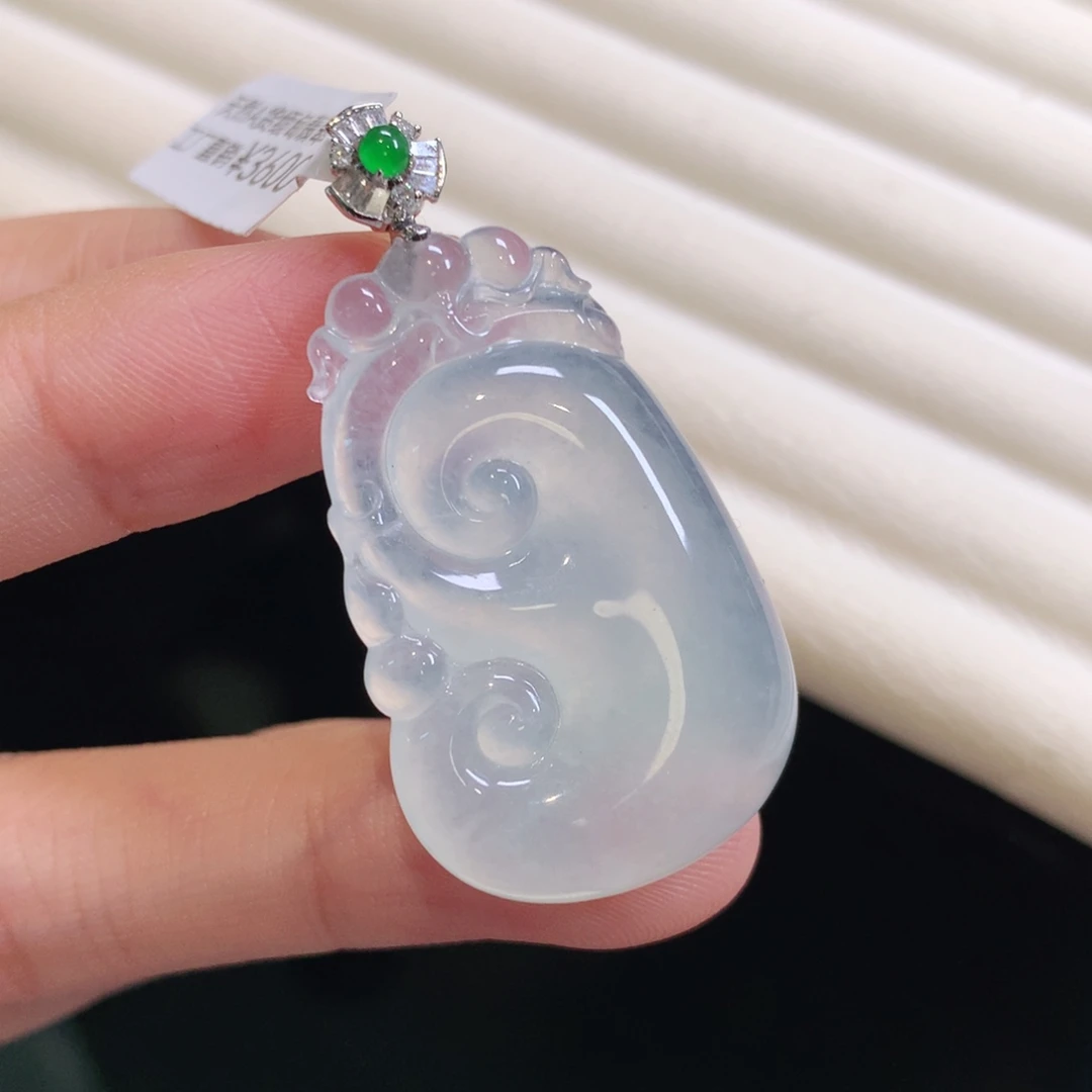 翡翠颈饰18K金镶嵌如意