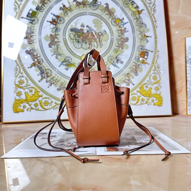 95新 LOEWE/罗意威 何为奢侈/ 罗意威 吊床包 mini 焦糖色/KX8972