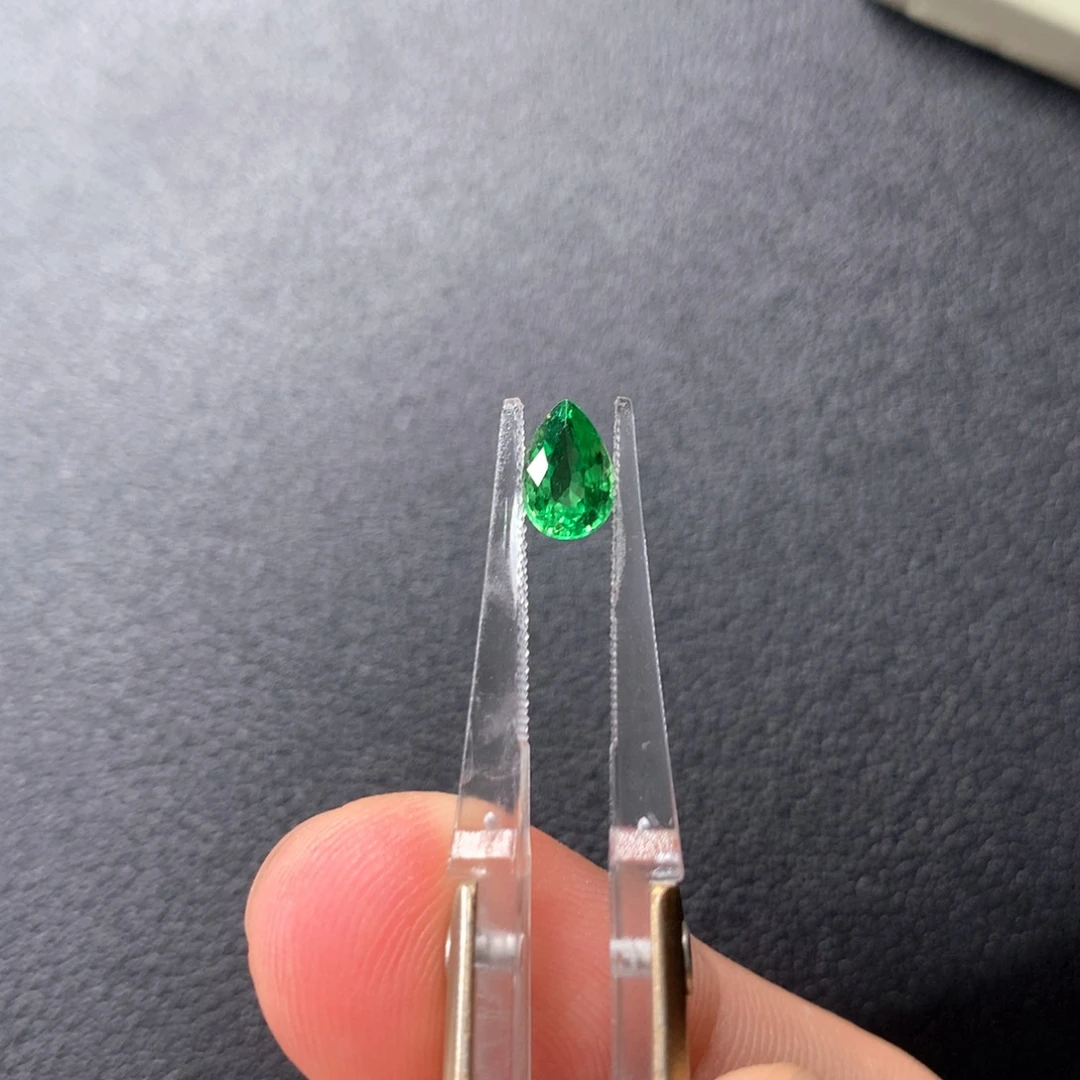 石榴石（沙弗莱）裸石未镶嵌95 分水滴沙弗莱