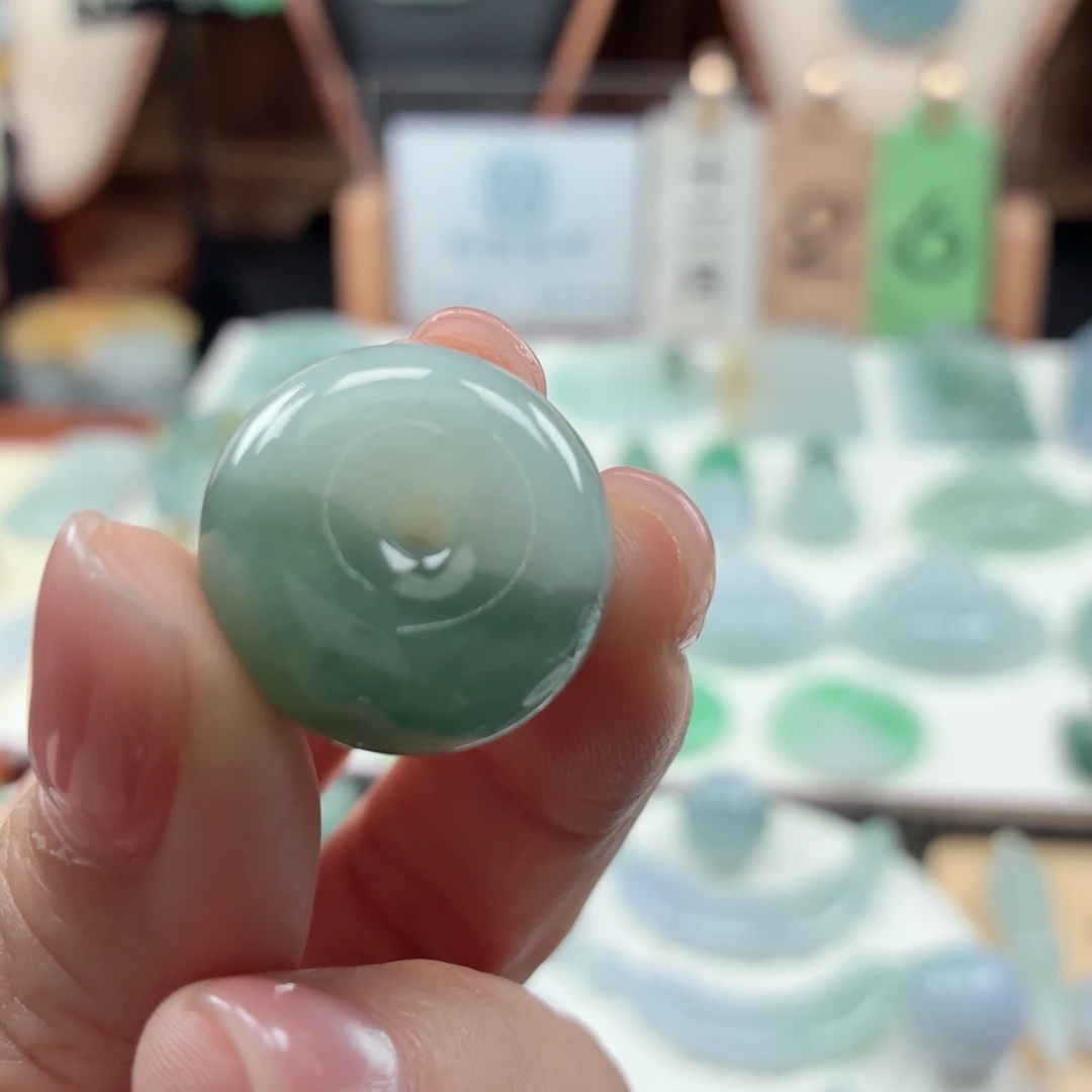 翡翠未镶嵌颈饰天然A货翡翠