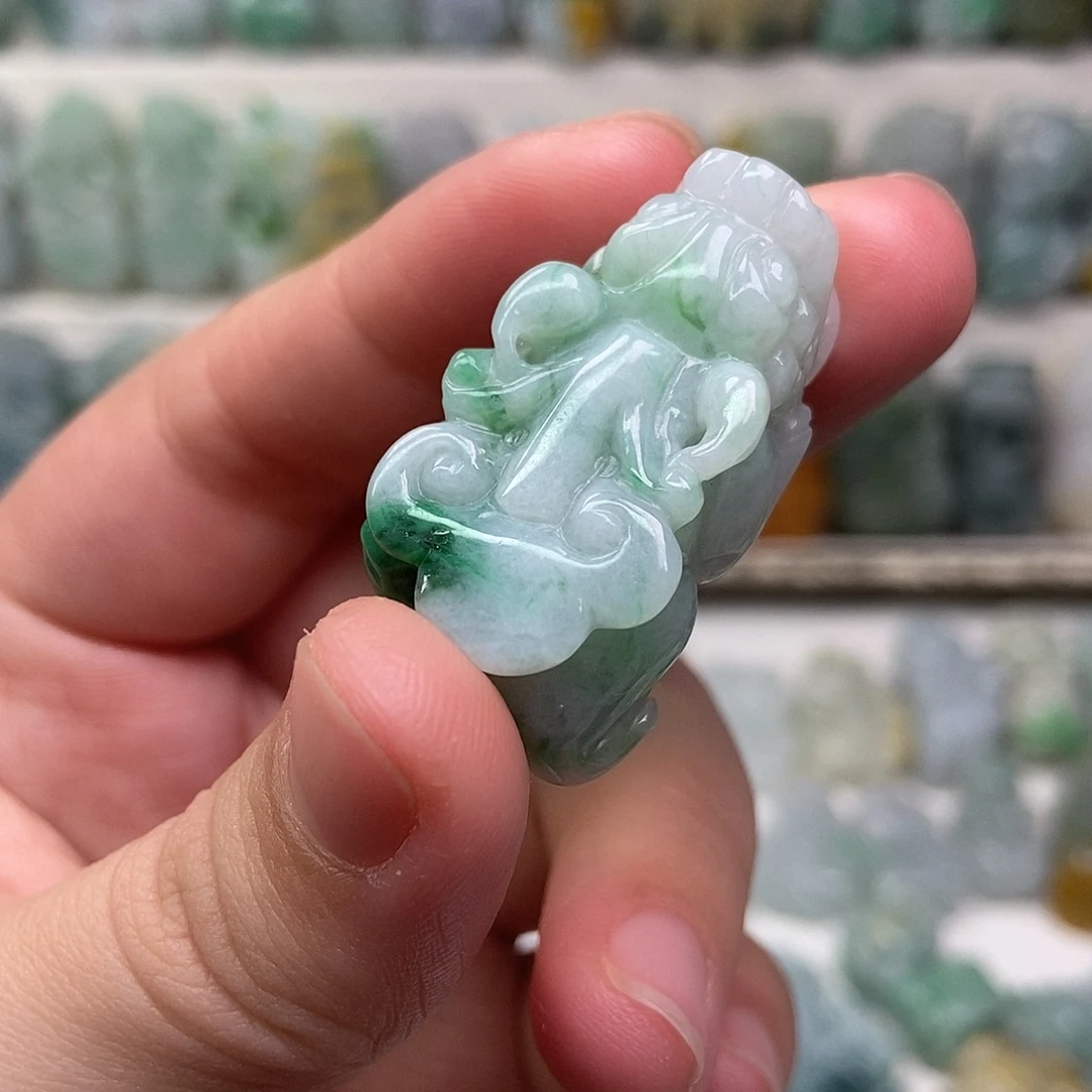 翡翠未镶嵌吊坠(赠链)