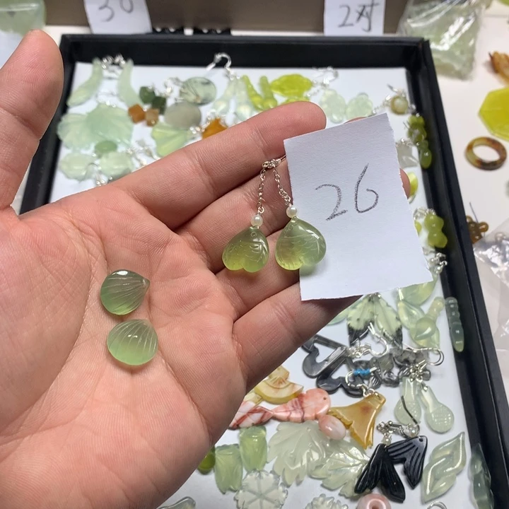 蛇纹石玉耳钉足银镀金镶嵌鸿**物