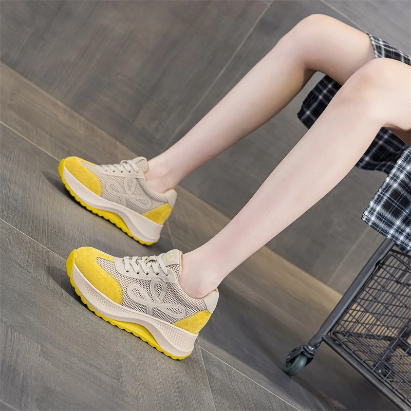网红2025新款透气网面爆款运动休闲鞋女软底不累脚厚底增高老爹鞋