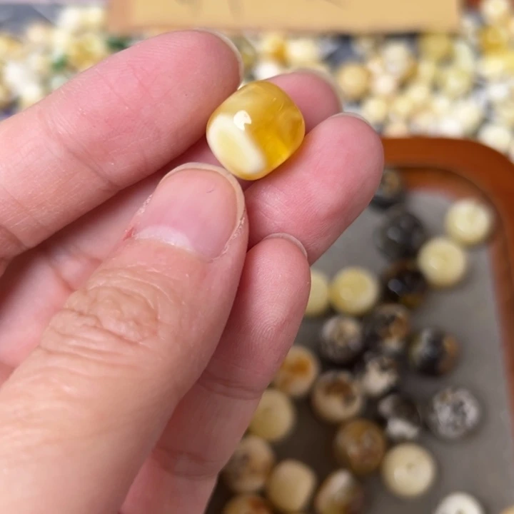 蜜蜡未镶嵌裸石12.3mm一个