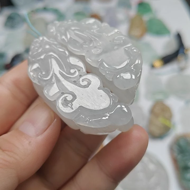 翡翠未镶嵌颈饰翡翠貔貅一对