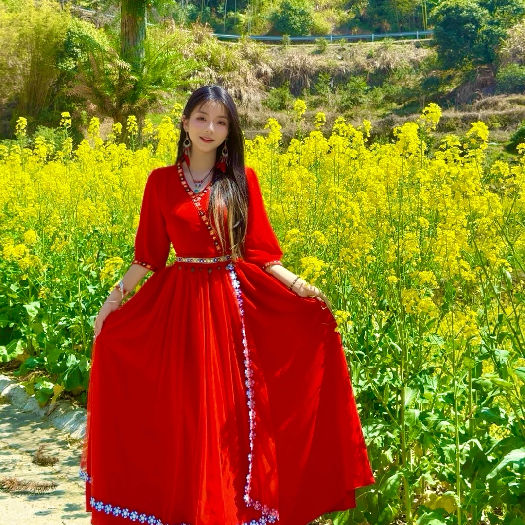 异域风情青海湖沙滩裙女海边度假大红色旅游拍照连衣裙沙漠红裙夏