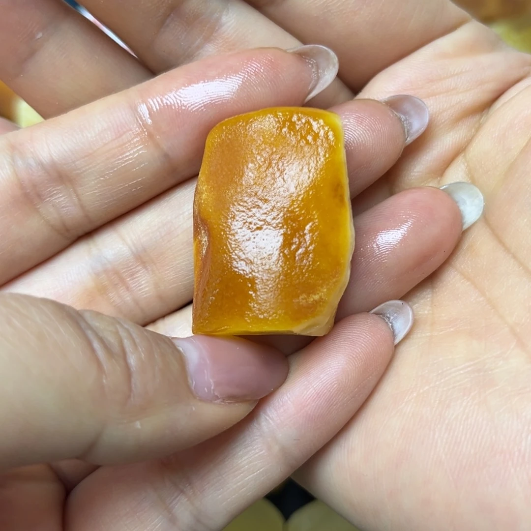 羽****定制琥珀定制原石蜜蜡