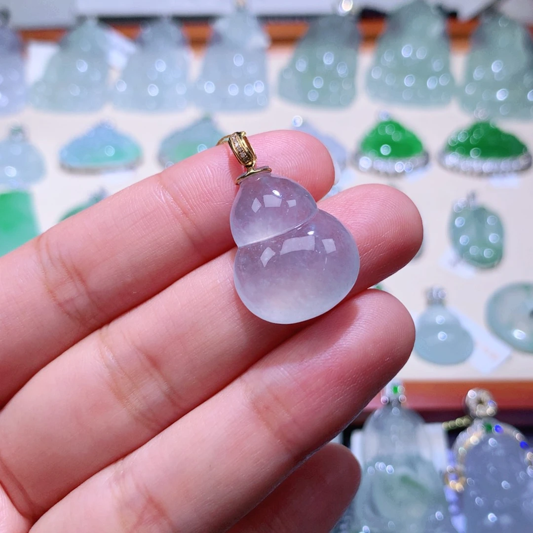 颈饰18K金镶嵌翡翠葫芦