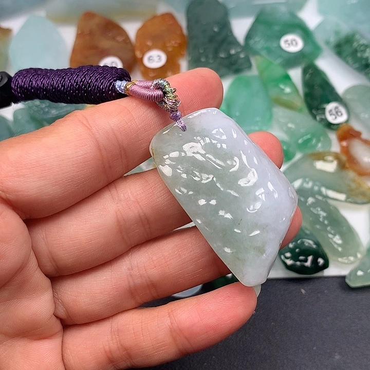 翡翠未镶嵌颈饰随型