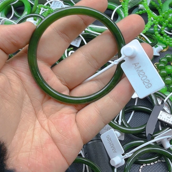 和田玉（碧玉）手镯未镶嵌60