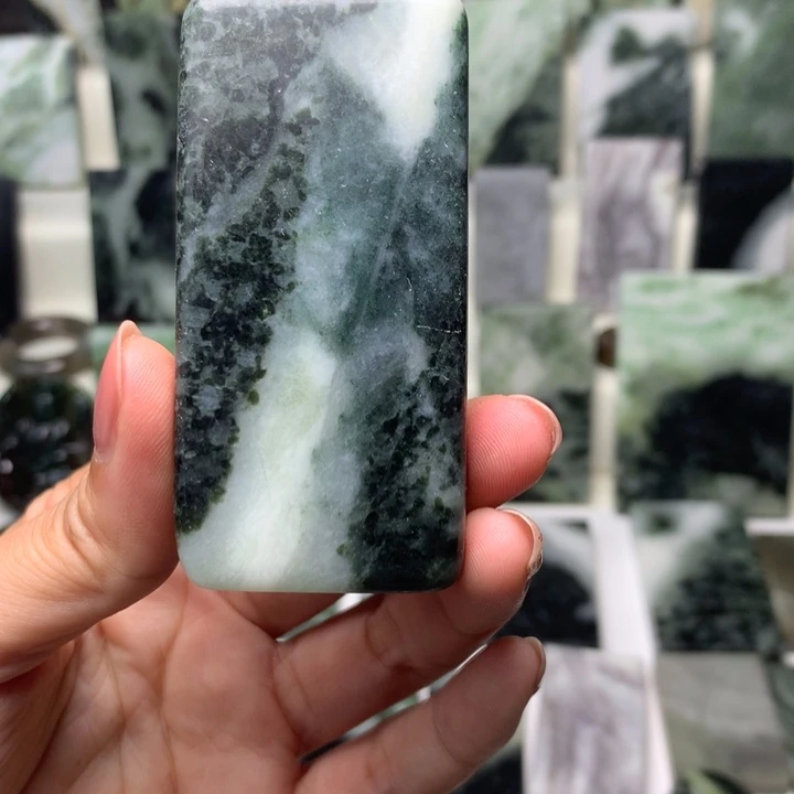 独山玉颈饰未镶嵌