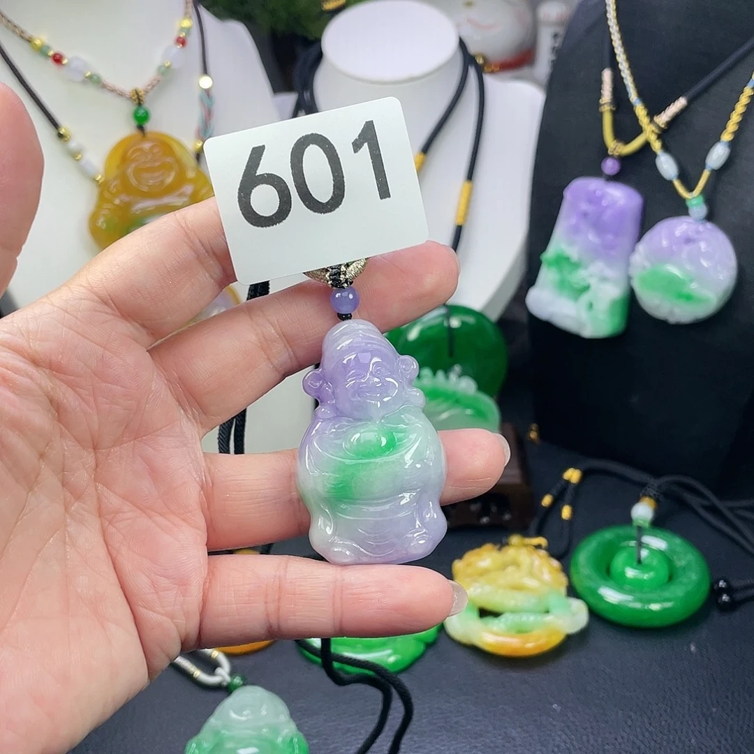 翡翠未镶嵌吊坠(赠链)