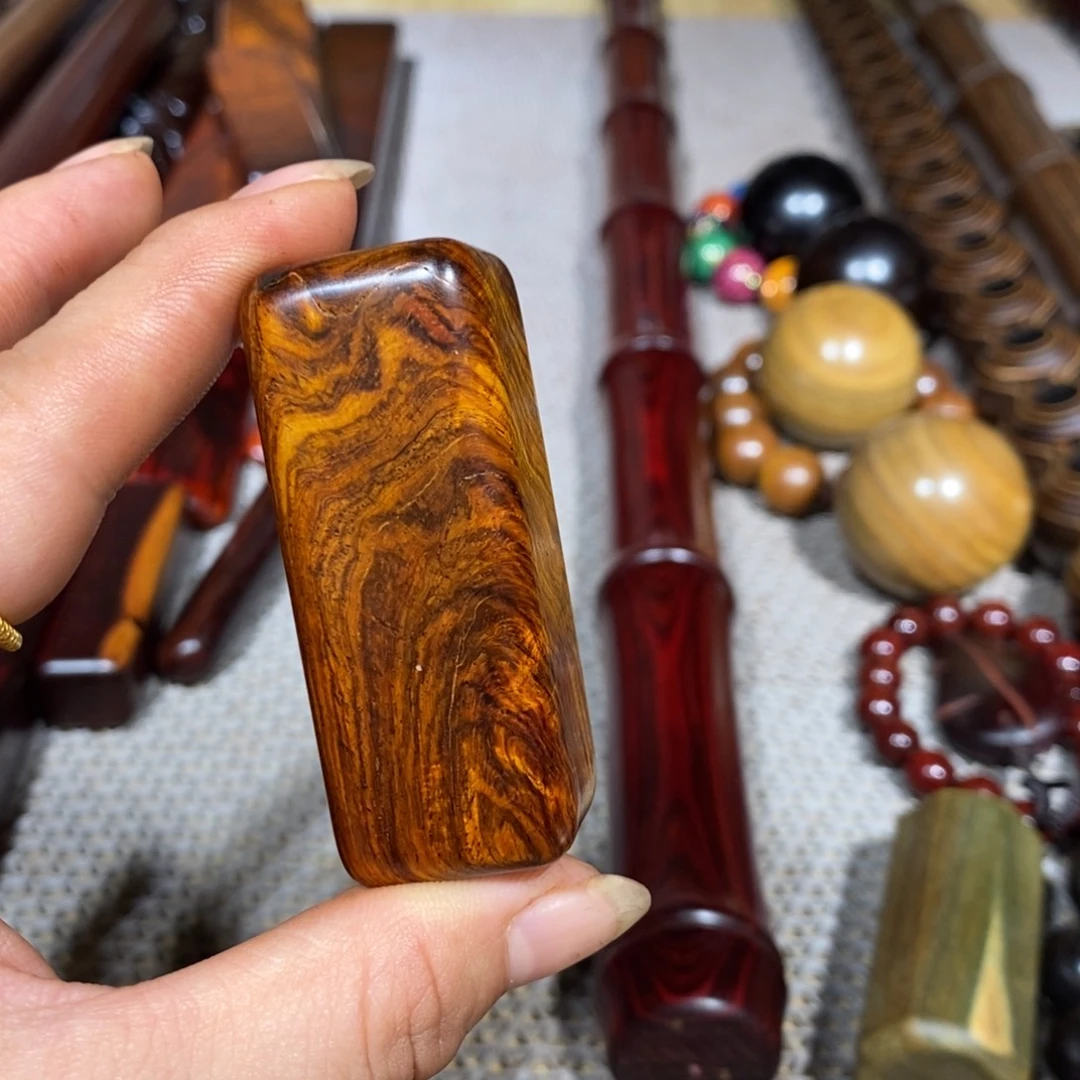 W***哥黄花梨/降香黄檀木料，瑕疵品