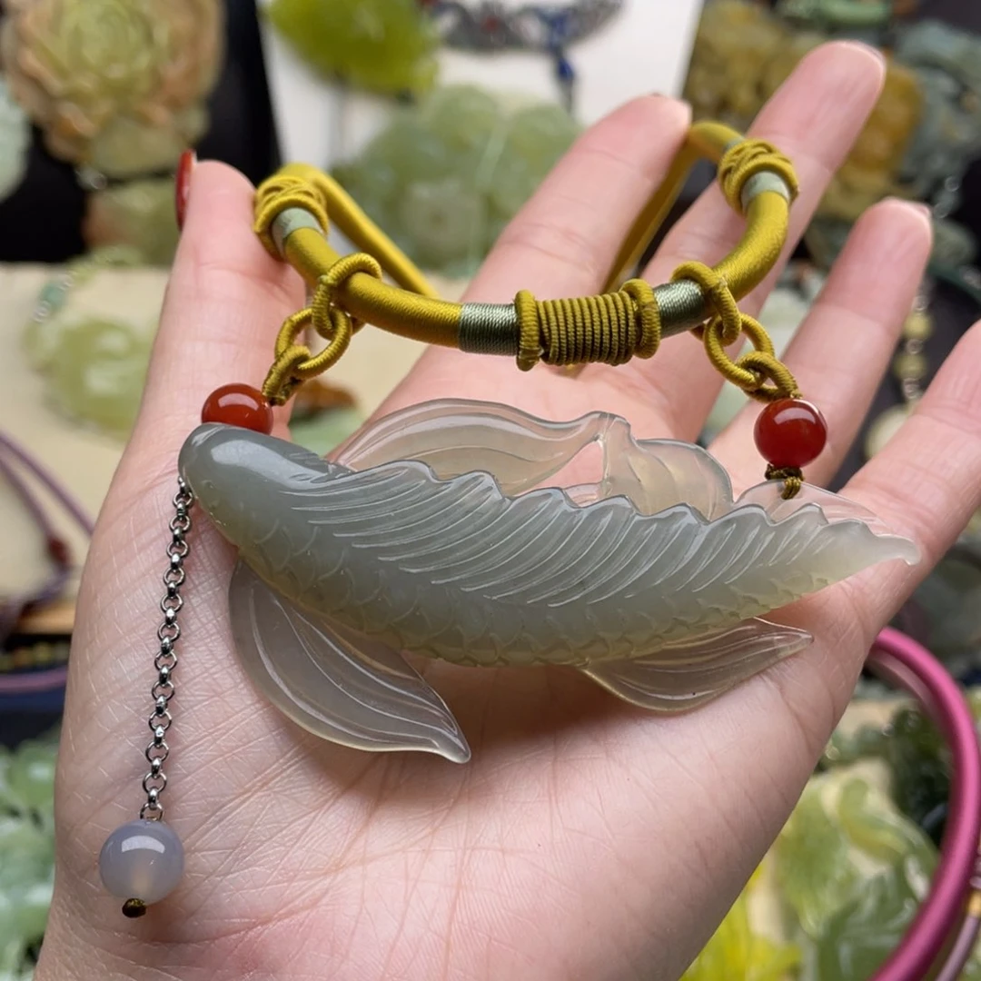 蛇纹石玉颈饰未镶嵌