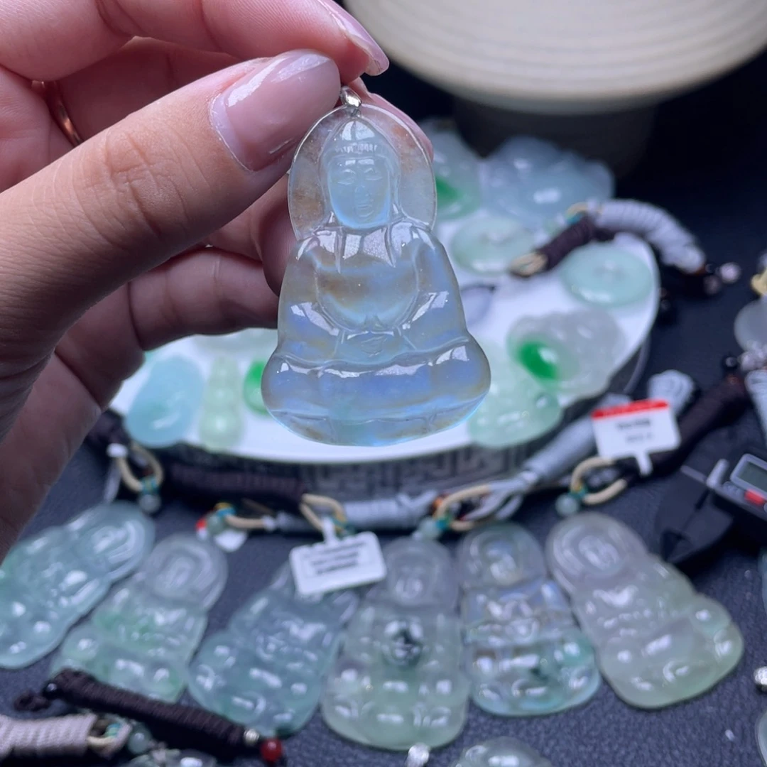 颈饰未镶嵌翡翠宝*?