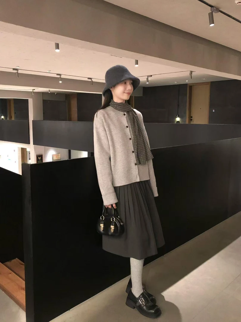 2025秋季新款韩系慵懒风灰色针织开衫长袖上衣女百搭半身裙套装