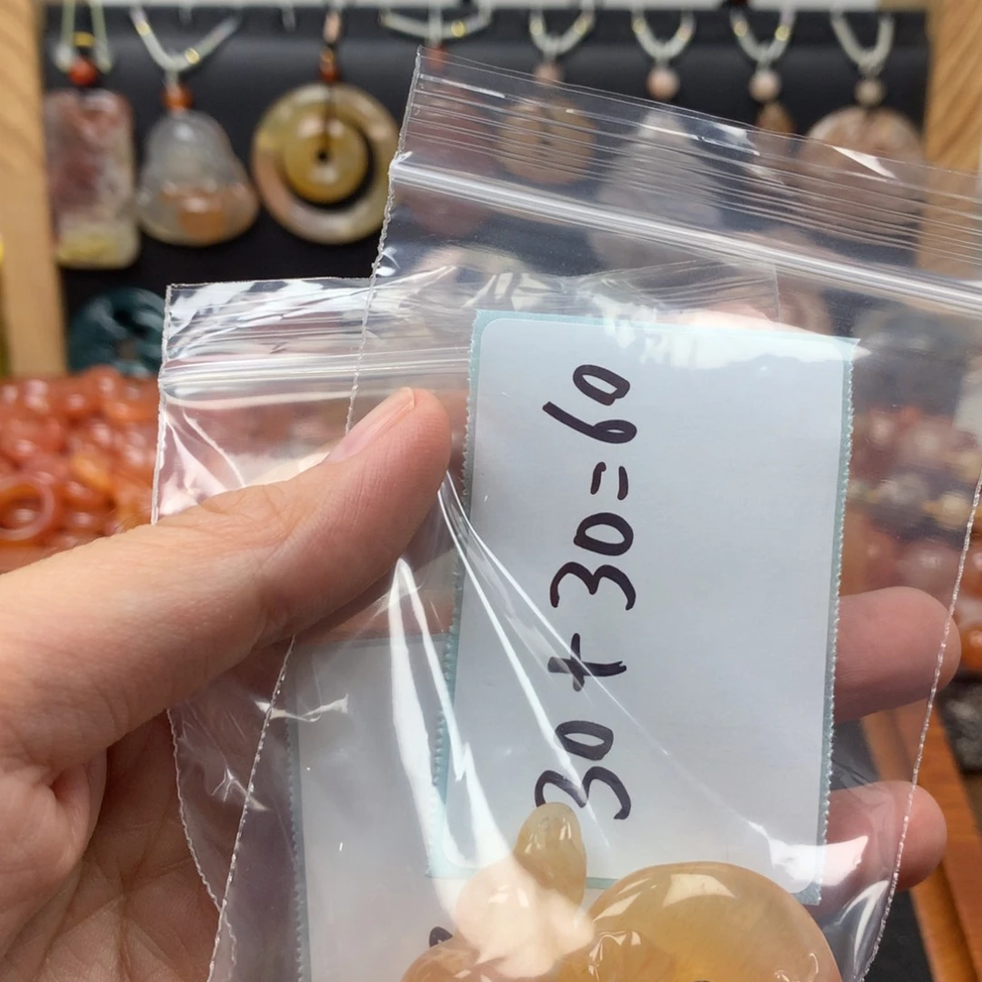 查罗石合金颈饰就****士