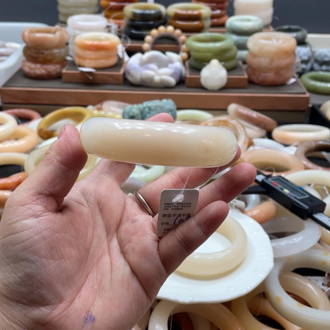 煊***煊石英质玉未镶嵌手镯